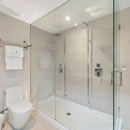 5br 5ba Architectural Estate-theatre Gym Rooftop Holiday home