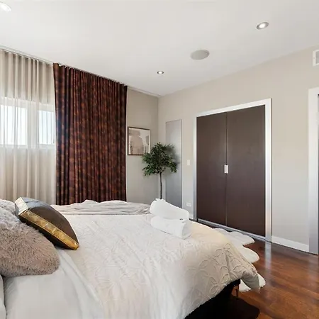 5br 5ba Architectural Estate-theatre Gym Rooftop Holiday home Chicago