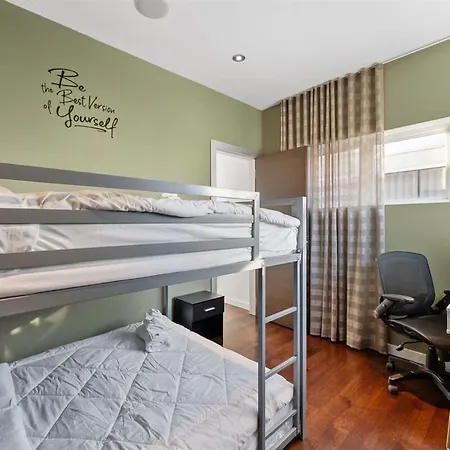 5br 5ba Architectural Estate-theatre Gym Rooftop Holiday home