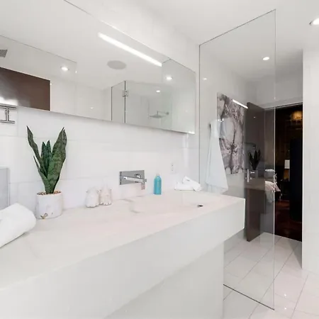 5br 5ba Architectural Estate-theatre Gym Rooftop * Chicago