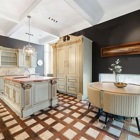 5br 5ba Architectural Estate-theatre Gym Rooftop Holiday home