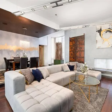 Holiday home 5br 5ba Architectural Estate-theatre Gym Rooftop Chicago