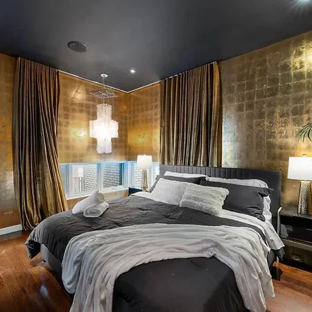 Holiday home 5br 5ba Architectural Estate-theatre Gym Rooftop