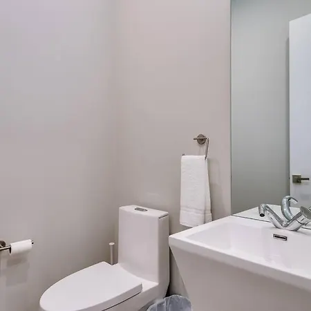 Breathtaking Downtown Penthouse B - Sleeps 11 Holiday home *