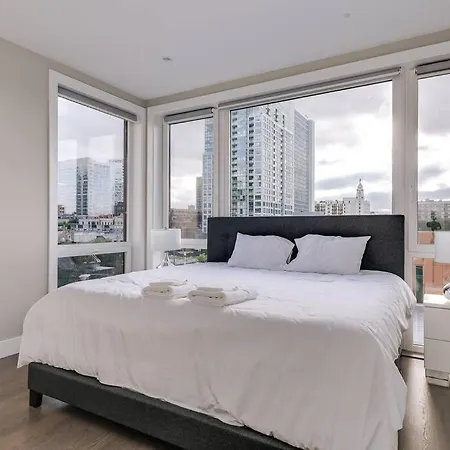 Holiday home Breathtaking Downtown Penthouse B - Sleeps 11 *