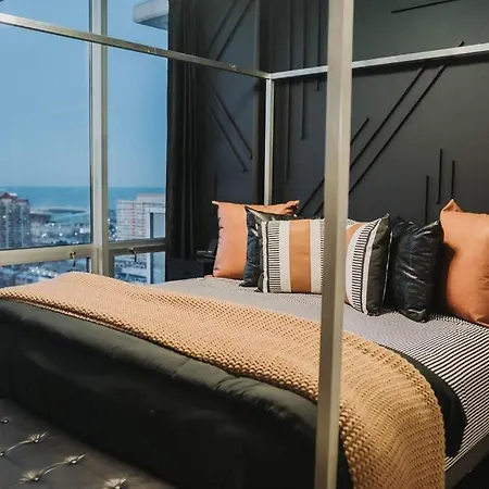 Stunning Panoramic Views & Free Parking *
