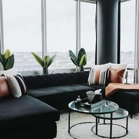 Stunning Panoramic Views & Free Parking Apartment