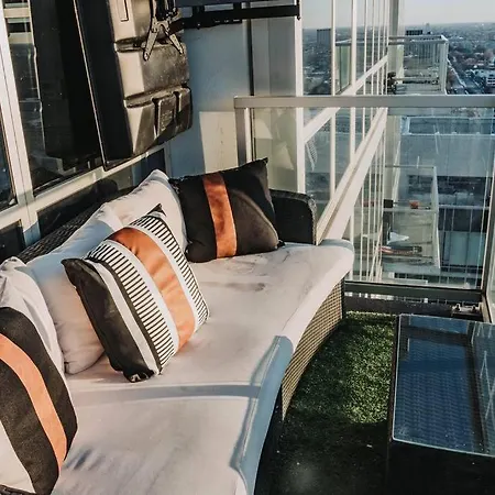 Apartment Stunning Panoramic Views & Free Parking *