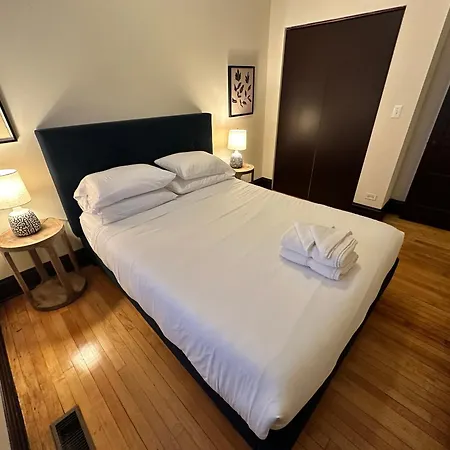 Spacious Lakeview Hideway With Parking! * Chicago