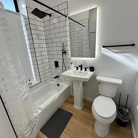 Luxe Spacious Sfh In Bucktown With Secure Parking Chicago