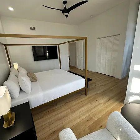 Holiday home Luxe Spacious Sfh In Bucktown With Secure Parking *