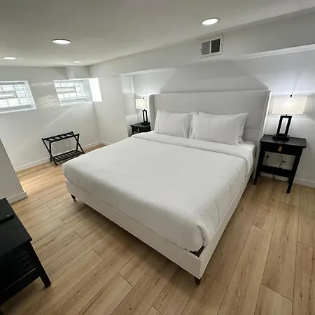 Luxe Spacious Sfh In Bucktown With Secure Parking