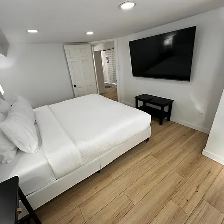 Holiday home Luxe Spacious Sfh In Bucktown With Secure Parking Chicago