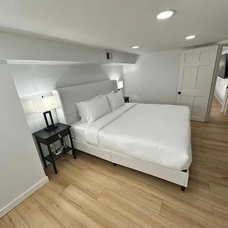 Luxe Spacious Sfh In Bucktown With Secure Parking Holiday home *