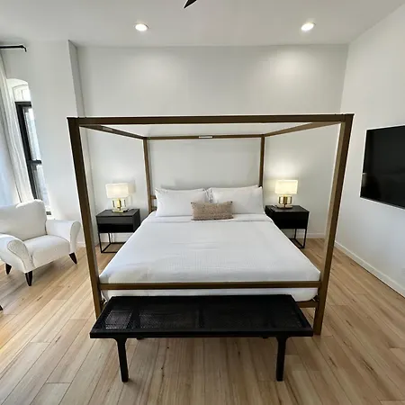 Luxe Spacious Sfh In Bucktown With Secure Parking Chicago