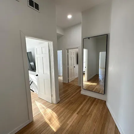 Holiday home Luxe Spacious Sfh In Bucktown With Secure Parking