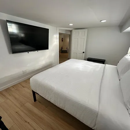 Luxe Spacious Sfh In Bucktown With Secure Parking Chicago