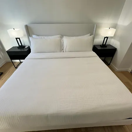 Holiday home Luxe Spacious Sfh In Bucktown With Secure Parking