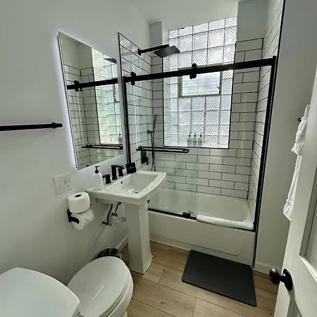 Luxe Spacious Sfh In Bucktown With Secure Parking * Chicago
