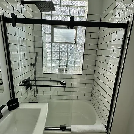 Holiday home Luxe Spacious Sfh In Bucktown With Secure Parking *