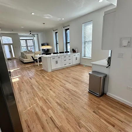 Luxe Spacious Sfh In Bucktown With Secure Parking Holiday home *