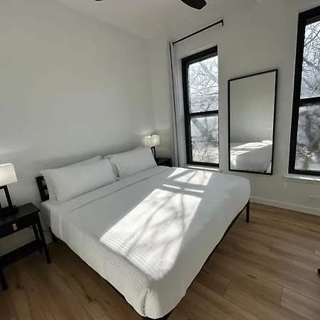 Luxe Spacious Sfh In Bucktown With Secure Parking * Chicago