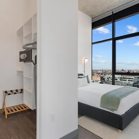 Fulbrix Bright Designer With West Loop Views Apartment