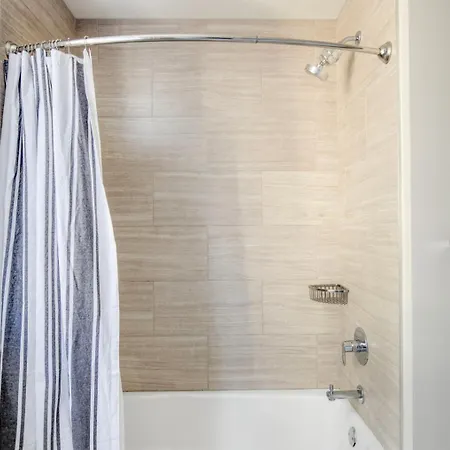 River North 1br W Coffee Shop Gym Nr Chi-972 Apartment Chicago