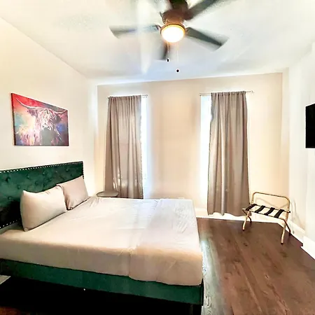 Apartment Luxury Th Is A 10-minute Drive To Dwtn, Perfect For City Access Rsv Now