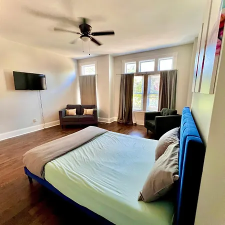 Luxury Th Is A 10-minute Drive To Dwtn, Perfect For City Access Rsv Now Apartment