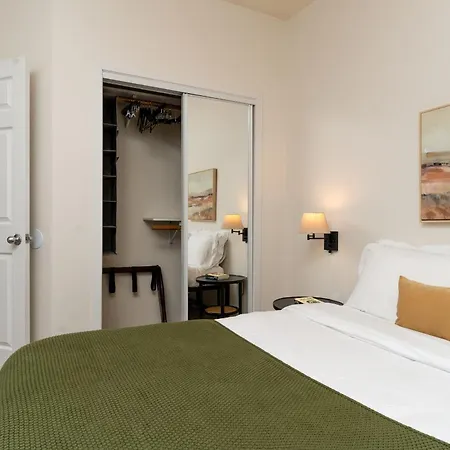 Wicker Park 2br Near Milwaukee Ave *
