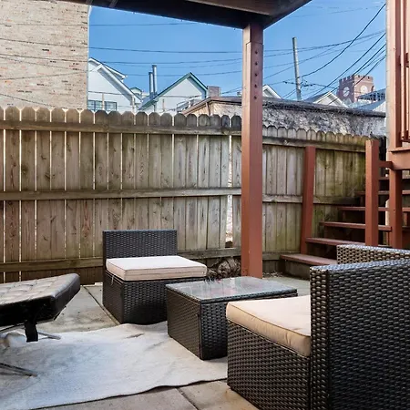 Wicker Park 2br Near Milwaukee Ave Apartment Chicago