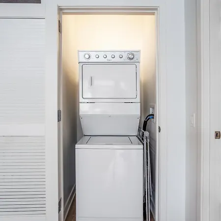 Blueground River N Gym Pool Nr Riverwalk Chi-128