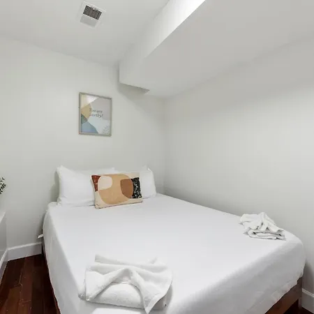 Apartment Contemporary 3br Irving Park Gem Near Expressway