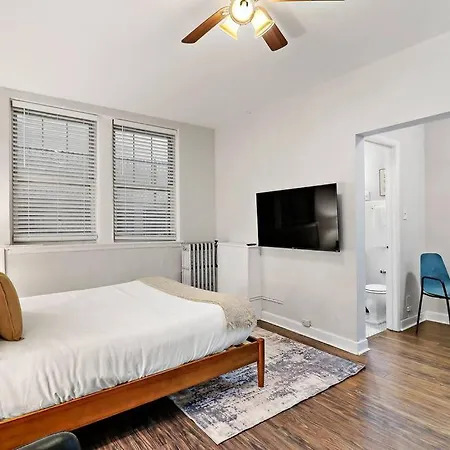 Trendy In - Kenwood 103 & 303 Rep Apartment Chicago
