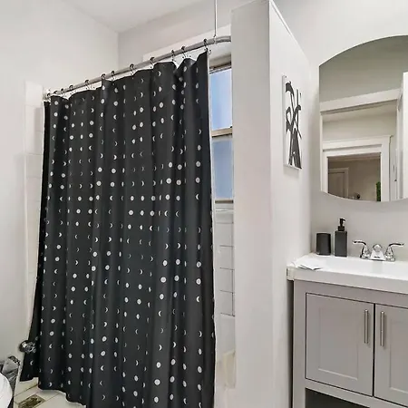 Elegant & Stylishly 1br Fully Furnished - Lincoln 205 Apartment *
