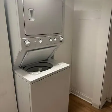 Comfy & Modern 3br Free Wifi Free Parking Apartment *