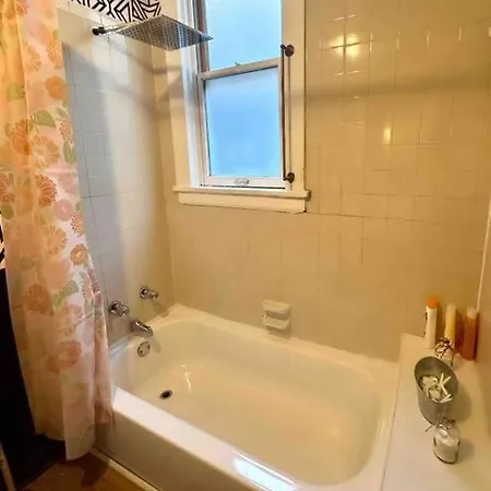 Comfy & Modern 3br Free Wifi Free Parking *