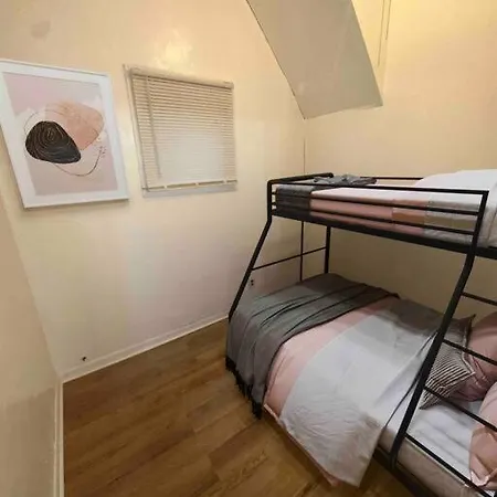 Apartment Comfy & Modern 3br Free Wifi Free Parking *