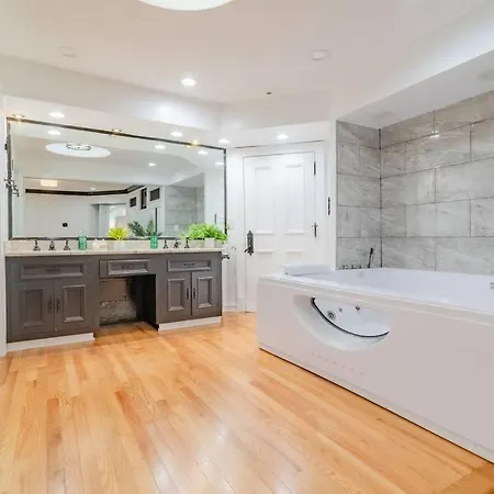 Apartment Spacious 4br Gold Coast Duplex With Jacuzzi In The Bedroom *