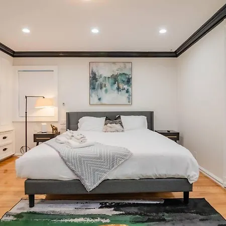 Spacious 4br Gold Coast Duplex With Jacuzzi In The Bedroom Apartment *