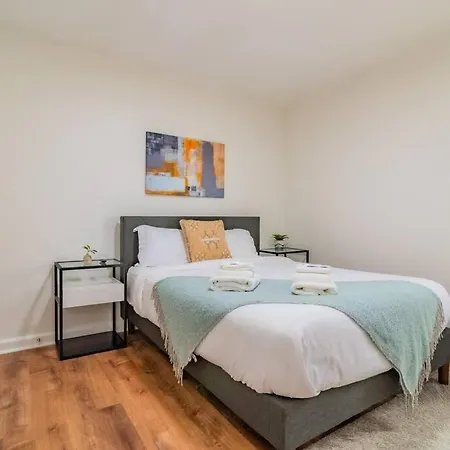 Spacious 4br Gold Coast Duplex With Jacuzzi In The Bedroom Chicago