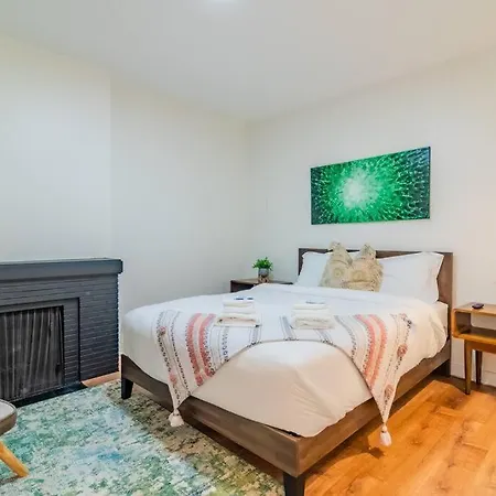 Apartment Spacious 4br Gold Coast Duplex With Jacuzzi In The Bedroom *
