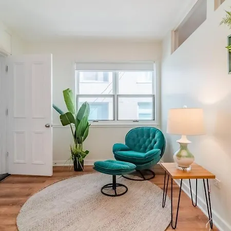 Spacious 4br Gold Coast Duplex With Jacuzzi In The Bedroom * Chicago