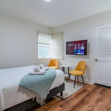 Spacious 4br Gold Coast Duplex With Jacuzzi In The Bedroom Chicago