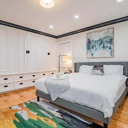 Spacious 4br Gold Coast Duplex With Jacuzzi In The Bedroom Apartment *