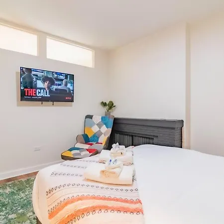 Spacious 4br Gold Coast Duplex With Jacuzzi In The Bedroom