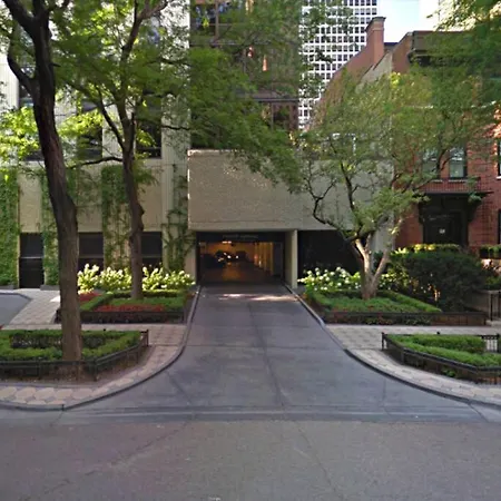 Spacious 4br Gold Coast Duplex With Jacuzzi In The Bedroom Apartment *