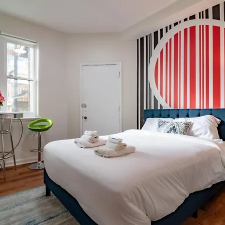 Apartment French Design Luxurious Downtown 3br Sleeps 8 Guests