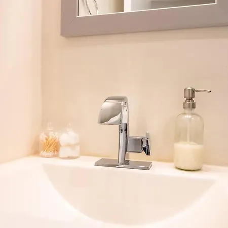 French Design Luxurious Downtown 3br Sleeps 8 Guests * Chicago